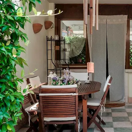 Duplex Chic With Private Garden アパート デセンツァーノ・デル・ガルダ